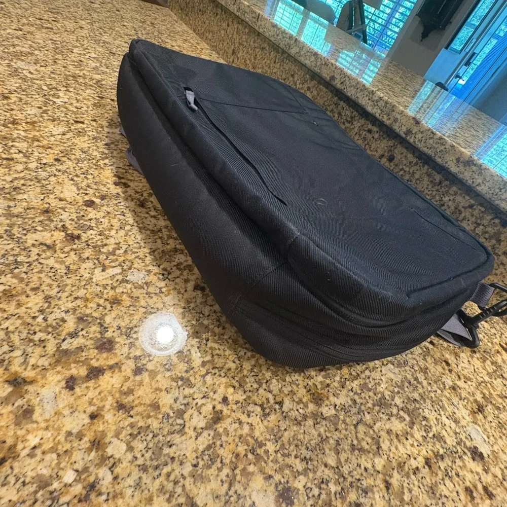 Patagonia Black Polyester Padded Laptop Computer School Business Shoulder Bag